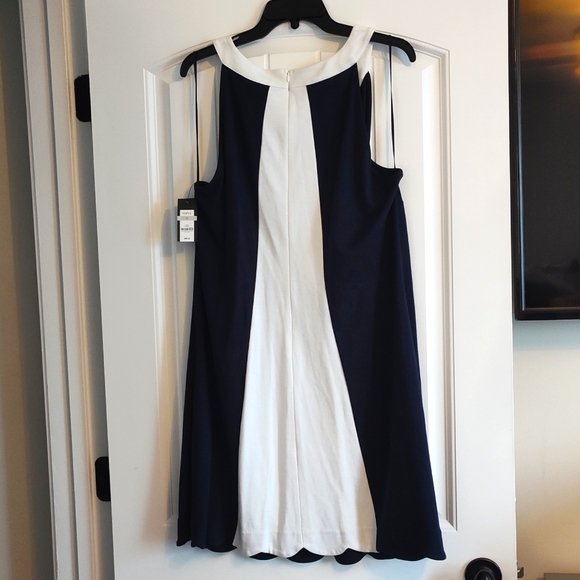 Crown & Ivy Woman Dress - Picture 4 of 9